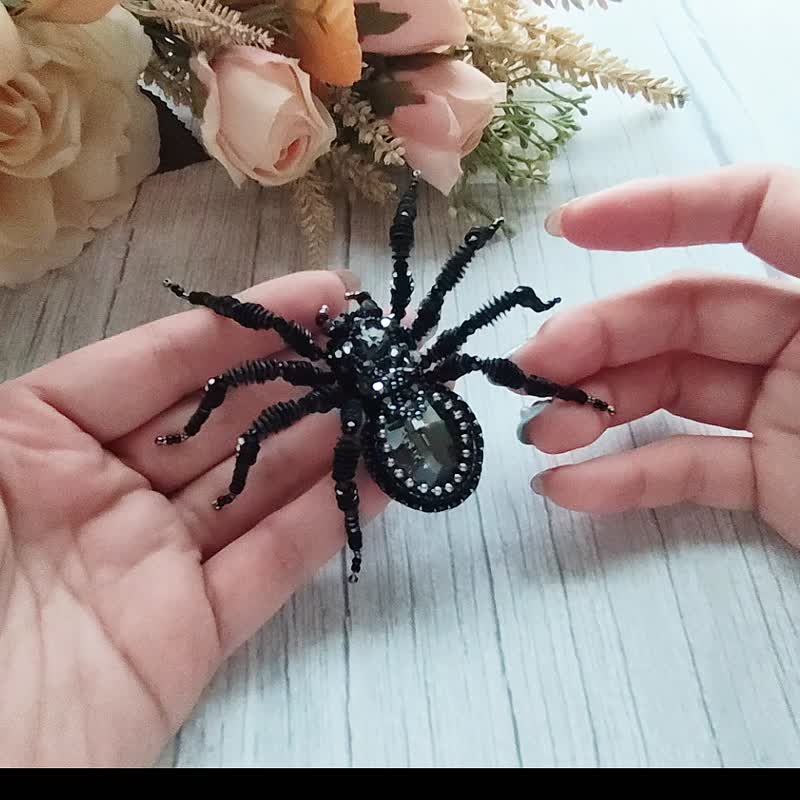 Jewelry embroidery three-dimensional crystal insect brooch - black crystal cool spider brooch - Brooches - Other Materials Black