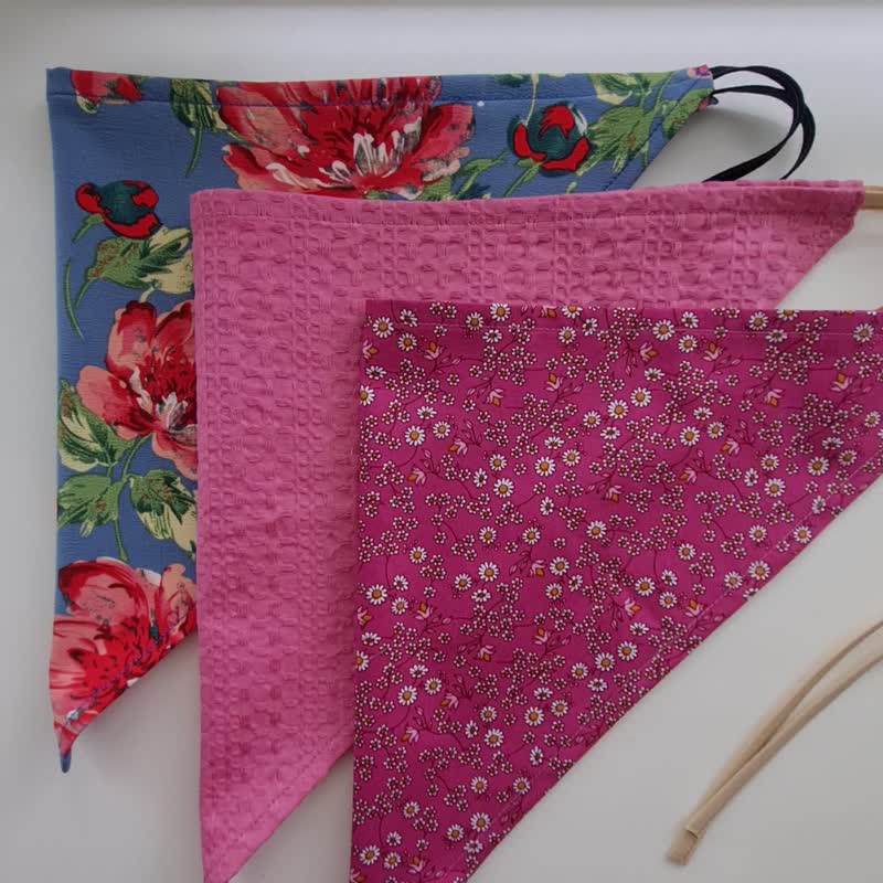 Pink bandana with ties, triangle head scarf, gardening hair kerchief gift Mom - 帽子 - 棉．麻 粉紅色