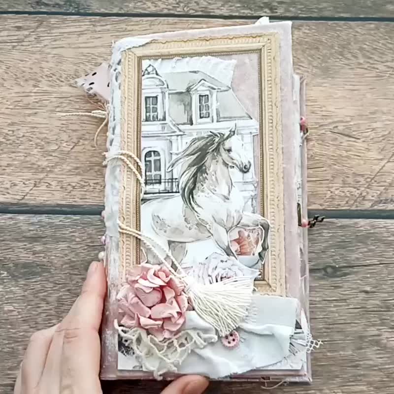 Horse junk journal handmade Lace roses dairy Cottage notebook - สมุดบันทึก/สมุดปฏิทิน - กระดาษ สึชมพู