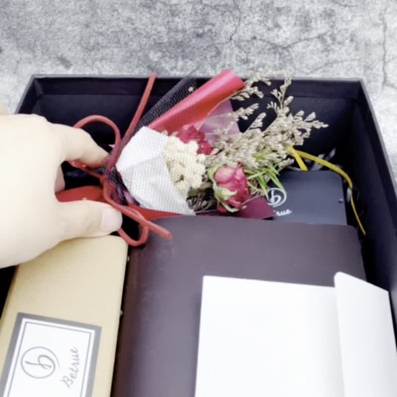 [Quick Customization_Graduation Gift] Betrue_Time Flower Language Notebook Pen Gift Box + Preserved Flowers - Notebooks & Journals - Genuine Leather Black