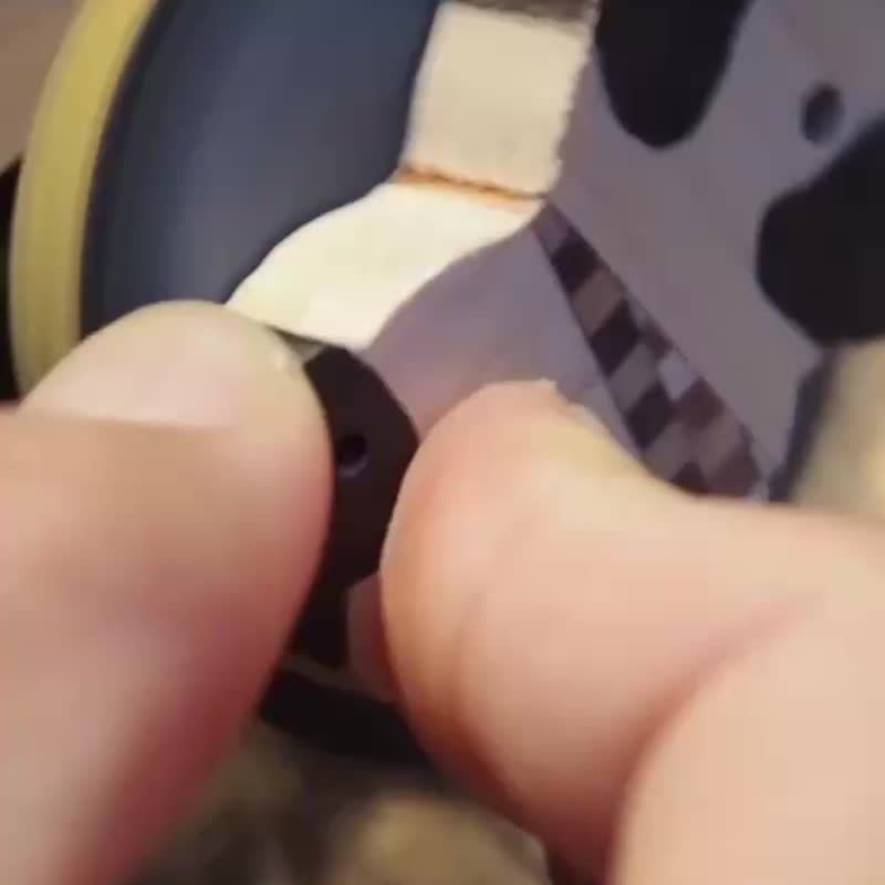 【手工實木吊飾】森林巴哥/ 客製刻字 /送禮首選/ 鑰匙圈 - 鑰匙圈/鑰匙包 - 木頭