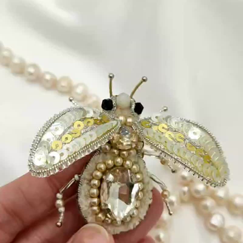 Stylish handmade embroidered beaded gold beetle brooch - Brooches - Crystal Gold