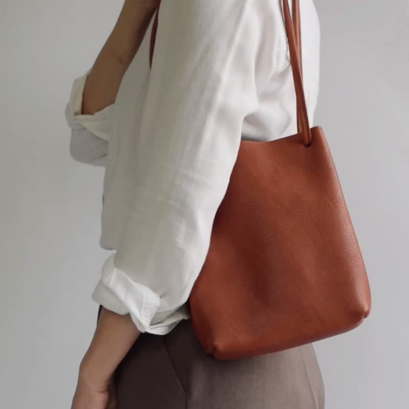 [Two-Way Casual Crossbody Bag] (Available in stock) Vegetable-tanned leather/shoulder/crossbody/daily use - กระเป๋าแมสเซนเจอร์ - หนังแท้ สีนำ้ตาล