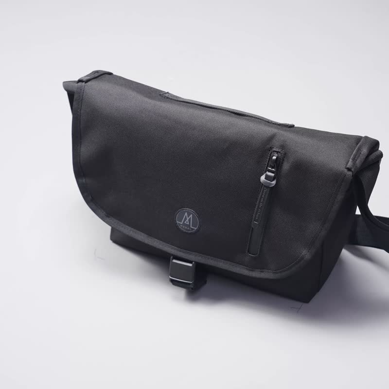 Northside Messenger - Medium - Men - Black Onyx - PLN - Messenger Bags & Sling Bags - Eco-Friendly Materials Black