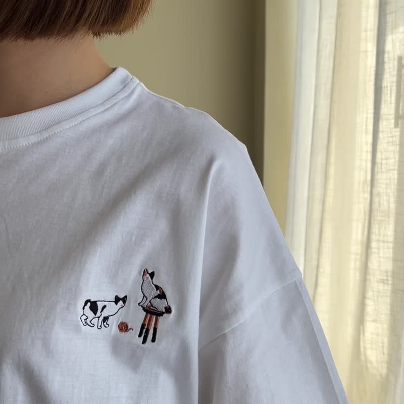 (男女皆可) 短袖彈性棉上衣 : The Cat - 男 T 恤 - 繡線 黑色