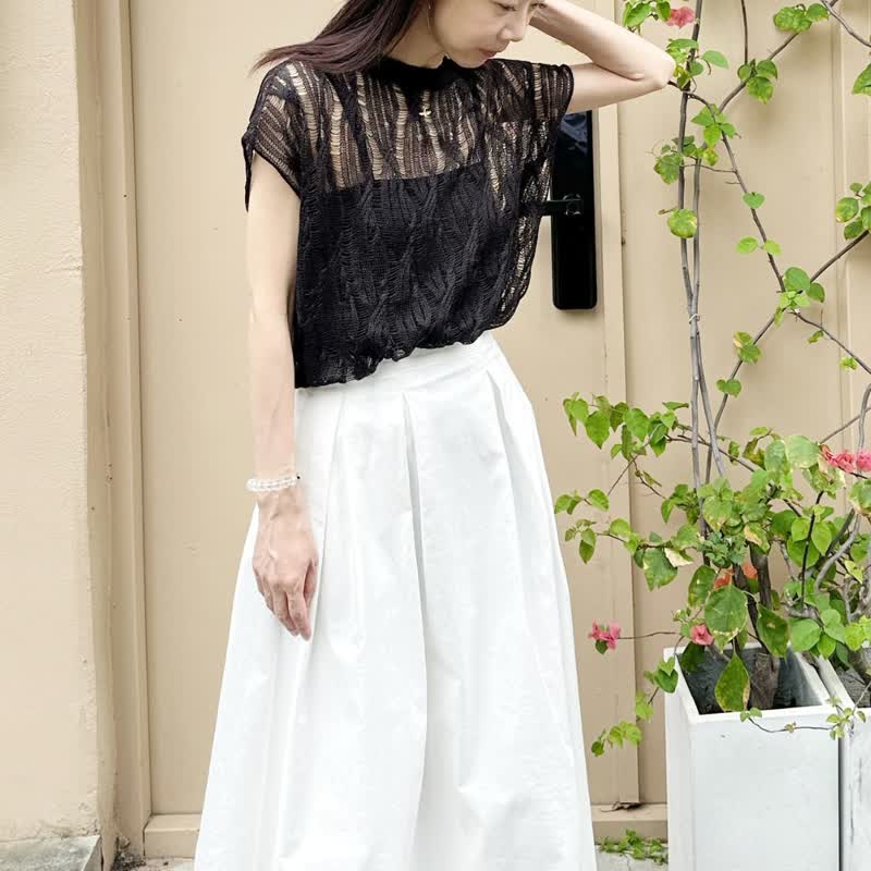 Black Flower Knit Top - Women's T-Shirts - Linen White