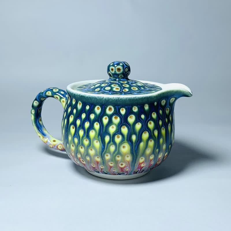 Peacock teapot / Taiwan pottery artist Yu-ning, Chiu - Teapots & Teacups - Porcelain Multicolor