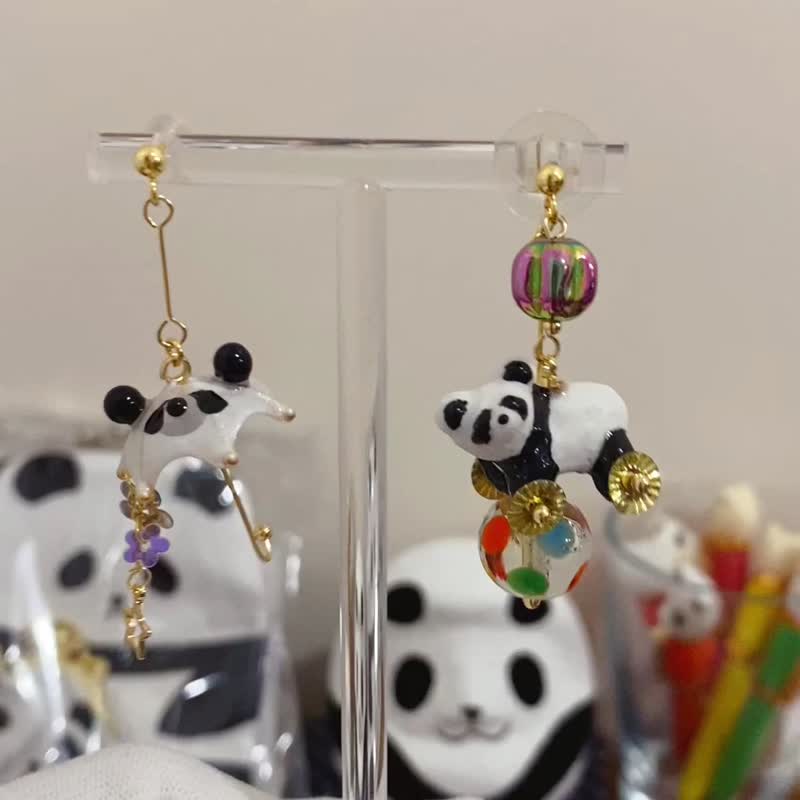 Panda car combined with panda umbrella, earrings, Clip-On - ต่างหู - เรซิน สีดำ