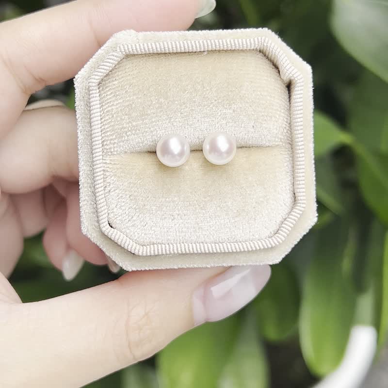 [Japanese Akoya seawater pearls] 18K Japanese Akoya goddess-grade pink leather glossy 8mm pearl earrings - Earrings & Clip-ons - Pearl Pink