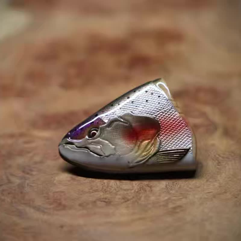 A handcrafted wooden brown trout brooch - 胸針 - 木頭