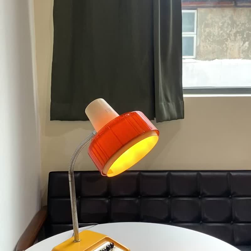 日本Sanyo昭和時代枱燈/中古/桌面燈/古董 - 燈具/燈飾 - 其他金屬 多色