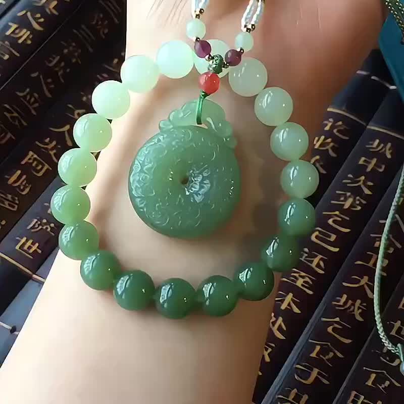 和田玉晴水料漸變色10公釐手鏈  和田玉 如意祥云平安扣 吊墜套裝 - 吊飾/掛飾 - 水晶