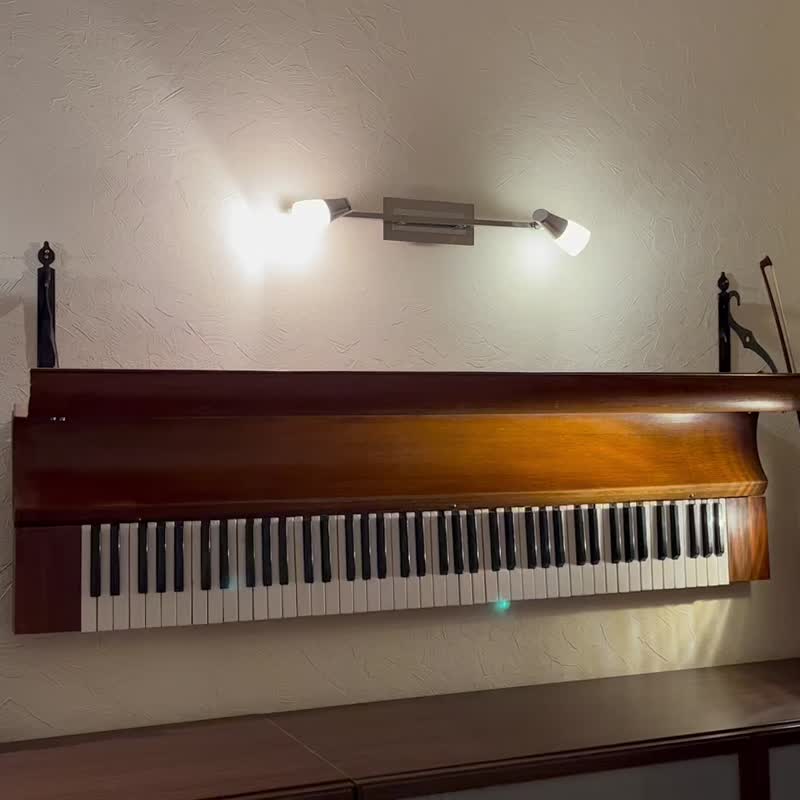 ドイツのアンティークピアノを使ったウォールシェルフ - ウォールデコ・壁紙 - 木製 ブラウン