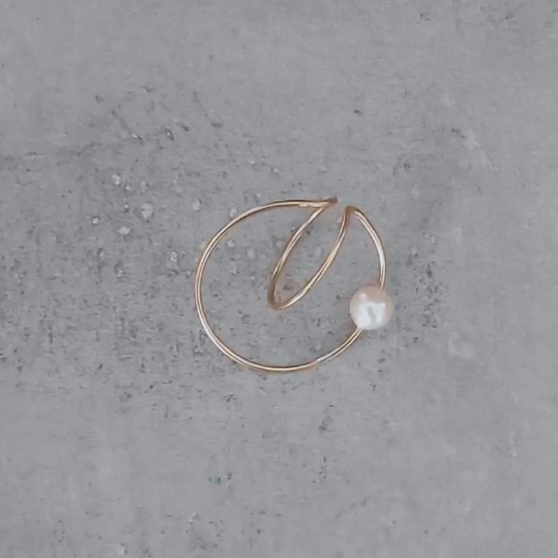 14kgf Freshwater Pearls W circle ear cuffs 1piece - 耳環/耳夾 - 寶石 金色