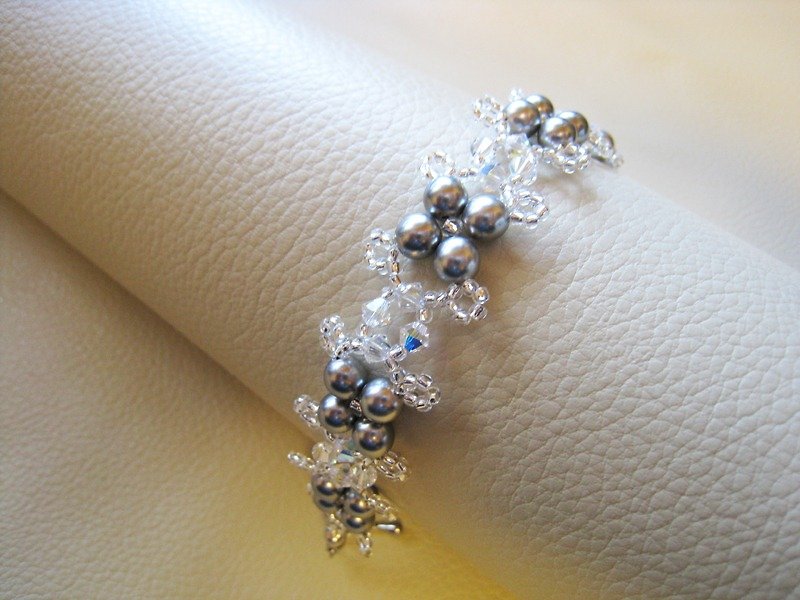 Czech Glass Pearl & Swarovski Crystal Bracelets＜SMC：Gray＞Bridal* - 手鍊/手環 - 玻璃 灰色