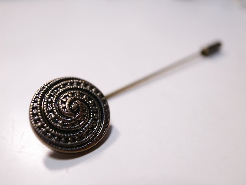 Swirl bronze brooch - เข็มกลัด - พลาสติก สีนำ้ตาล