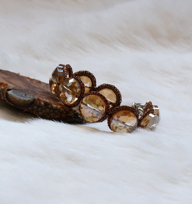Hand Crocheted Faceted Glass Bead Bracelet - สร้อยข้อมือ - แก้ว สีนำ้ตาล