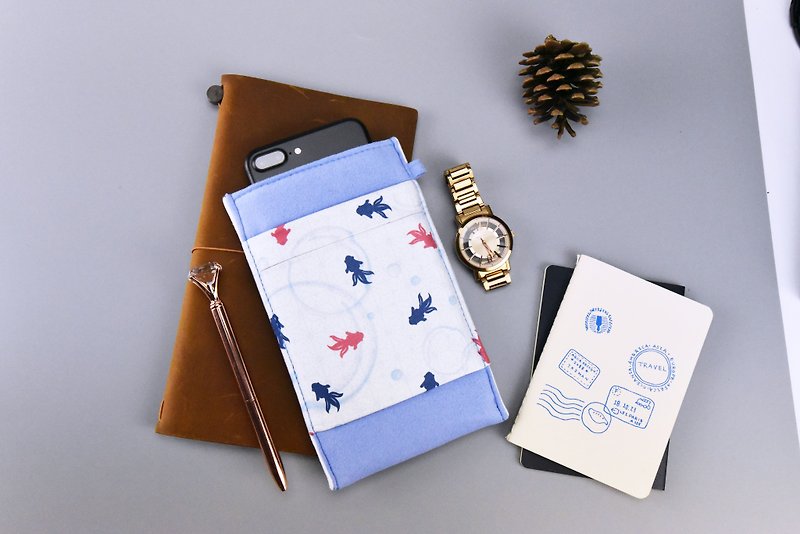 JAPANESE PAINTING【Goldfish】OM CLEANING-FIBER CELL PHONE POUCH - Phone Cases - Other Man-Made Fibers Blue