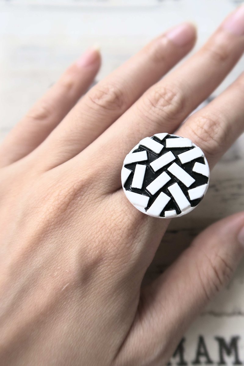 Small brick checkered unique personality retro nostalgia gender neutral ring - General Rings - Other Metals White