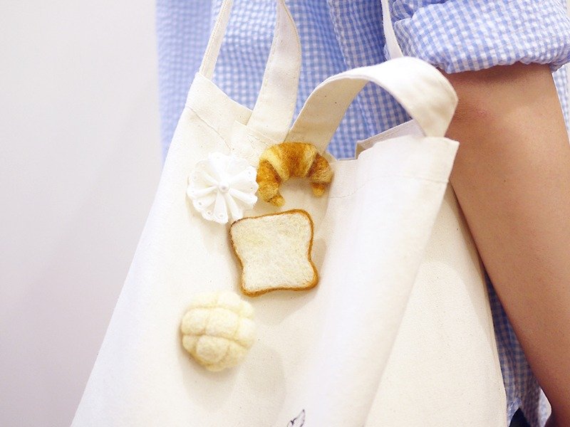Leyang·Hot Fun Wool Felt Material Bag-Mini Small Horn Croissant Pin - เย็บปัก/ถักทอ/ใยขนแกะ - ขนแกะ 