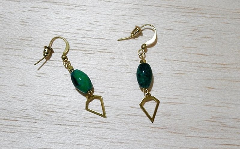 Brass natural stone * X * Green Dili - hook earrings - Earrings & Clip-ons - Gemstone Green