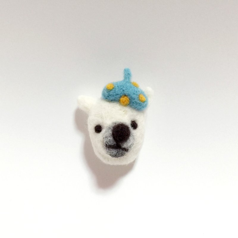 Needle felted Polar Bear pin - Brooches - Wool White