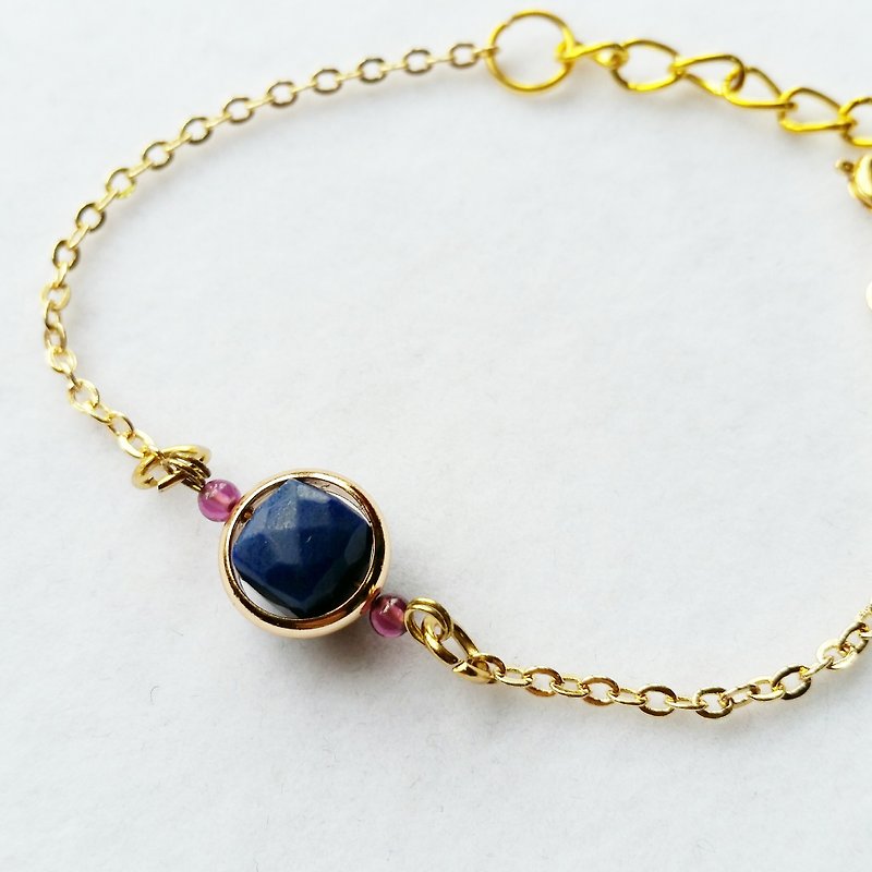 Lapis lazuli, small red and green beads gold-plated bracelet - Bracelets - Gemstone Blue