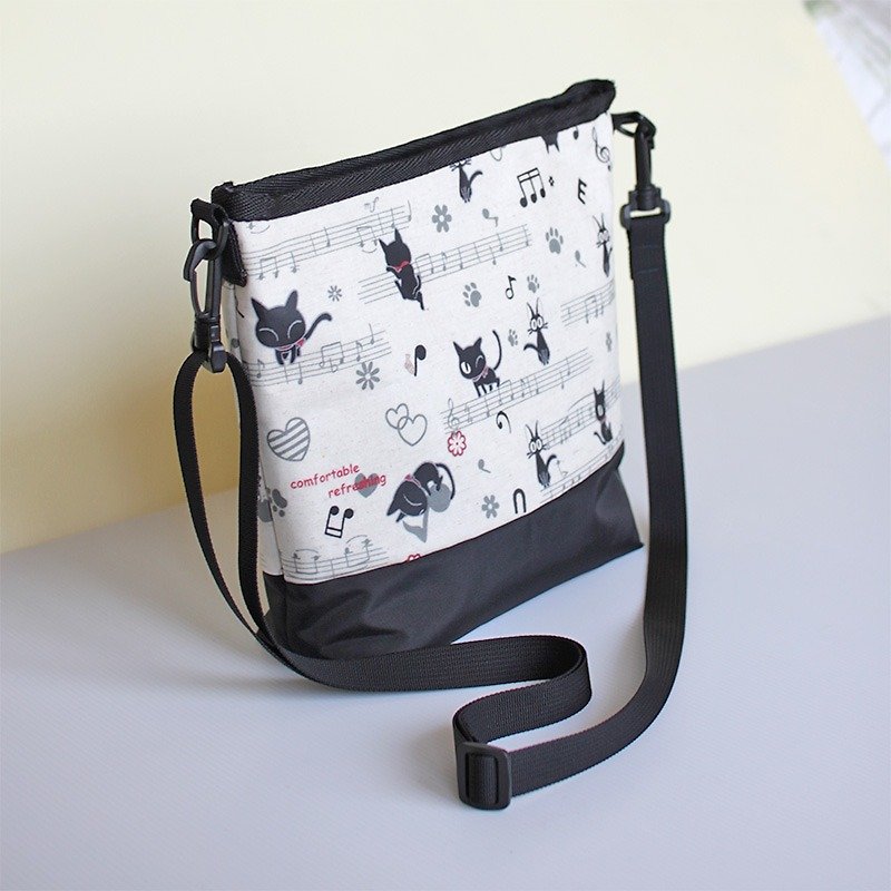 Cute cat messenger bag (only one) - กระเป๋าแมสเซนเจอร์ - วัสดุกันนำ้ สีดำ