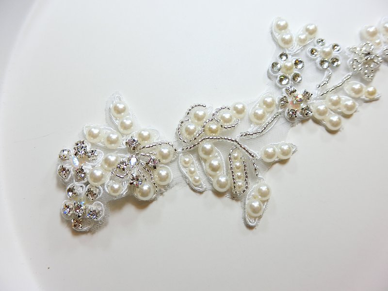 Classical elegance beaded embroidery lace hair band / F0119 - Hair Accessories - Other Materials White