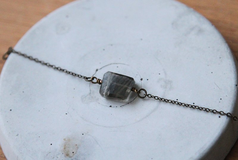Black and gray labradorite bracelet / crystal necklace chain clavicle simple geometric ornaments simple small detail - Collar Necklaces - Gemstone Black