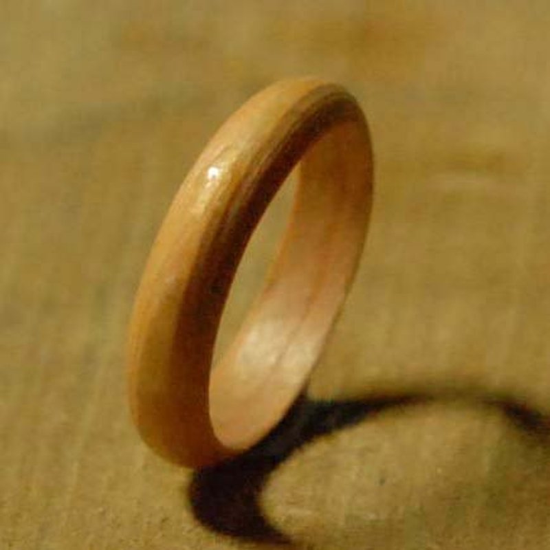 櫻桃木木頭戒指 簡約風格 手工訂製 - แหวนทั่วไป - ไม้ สึชมพู