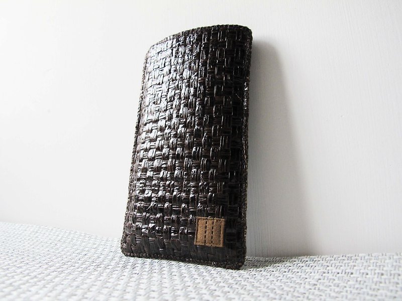 Paralife Custom Size dark brown grass woven phone pouch Sleeve iPhone 8 plus - เคส/ซองมือถือ - กระดาษ หลากหลายสี