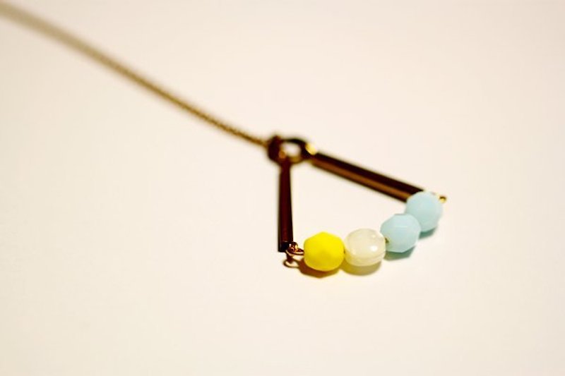 手工項鍊 天然石/玻璃珠/黃銅 - Necklaces - Glass Gold