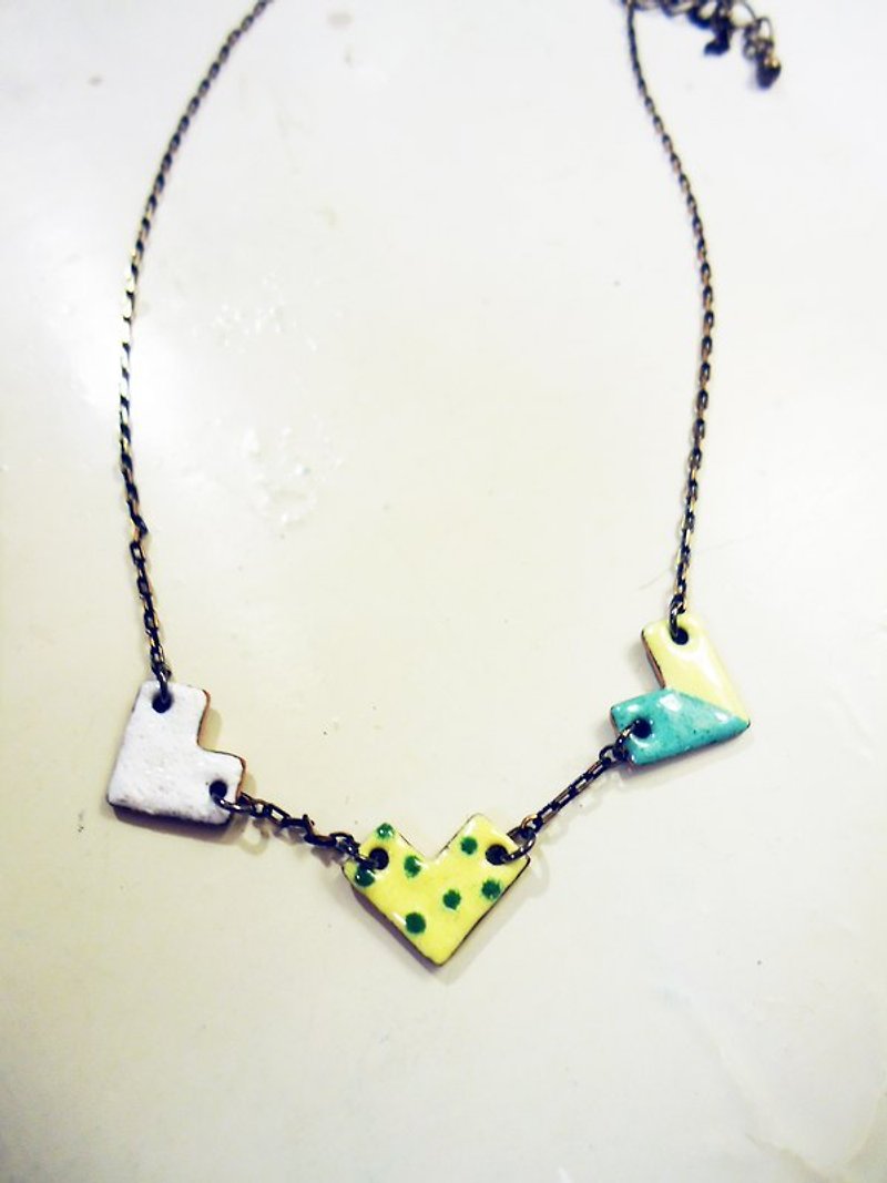 Simple Love Necklace 簡單愛造型琺瑯項鍊(白黃綠) - 項鍊 - 其他金屬 多色