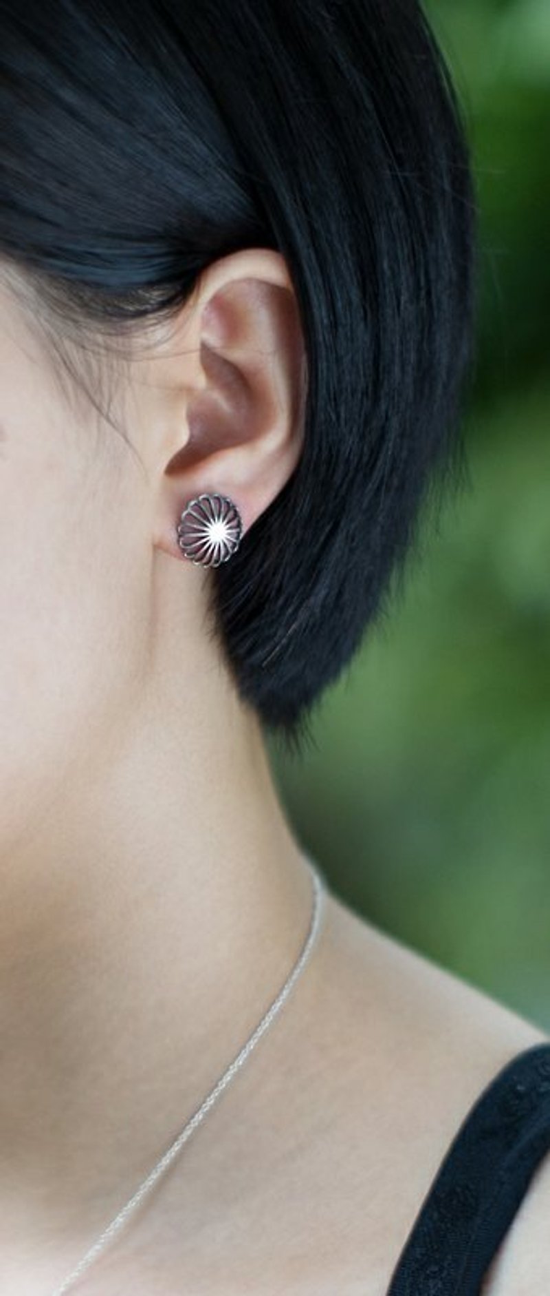 Juuroku Kiku, sixteen chrysanthemum, openwork petals, a pair of hand-made earrings in sterling silver - Anklets & Ankle Bracelets - Other Metals Gray