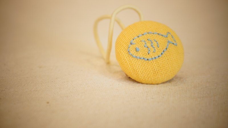 Hand-feel cloth button hair bundle-small fish - เครื่องประดับผม - วัสดุอื่นๆ สีเหลือง