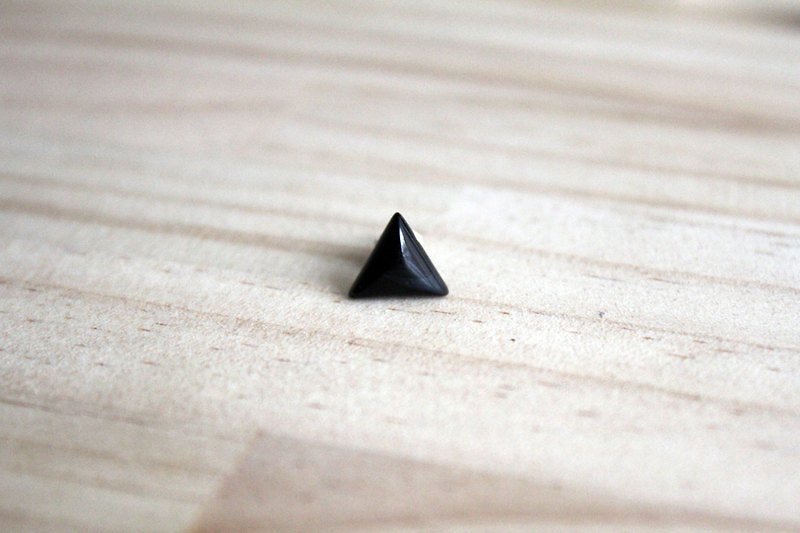 Geometric earrings ▴ ● ■ 黑瑪瑙三角形不鏽鋼單邊耳針款 - Earrings & Clip-ons - Gemstone Black