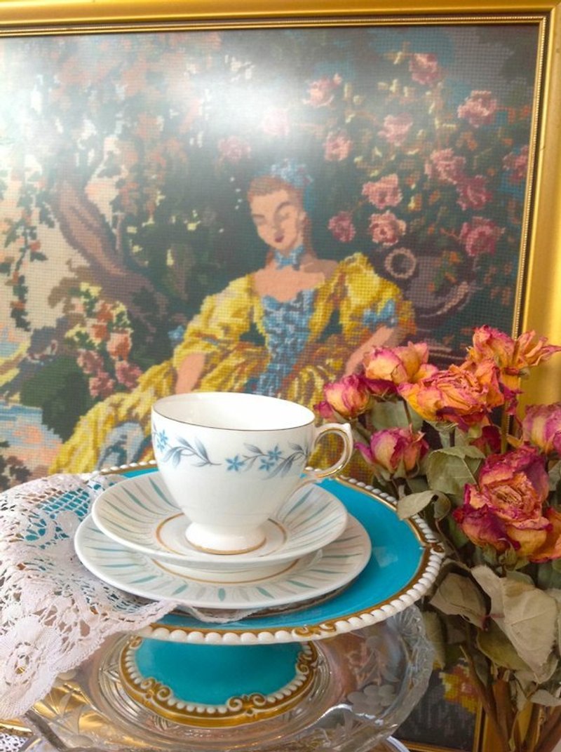 Anne ♥ ♥ vintage retro antique antiquities crazy British bone china cup elegant flower lake blue bone china, mugs three groups - Christmas gift - ถ้วย - วัสดุอื่นๆ สีน้ำเงิน