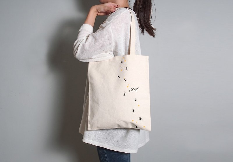 Hand-painted Handprint Embryo Cloth Bag [Ant Walks Away] One-sided Pattern Handheld/Shoulder Back - Messenger Bags & Sling Bags - Cotton & Hemp Black
