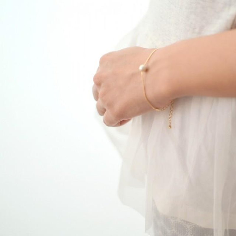 Cotton pearl bracelet