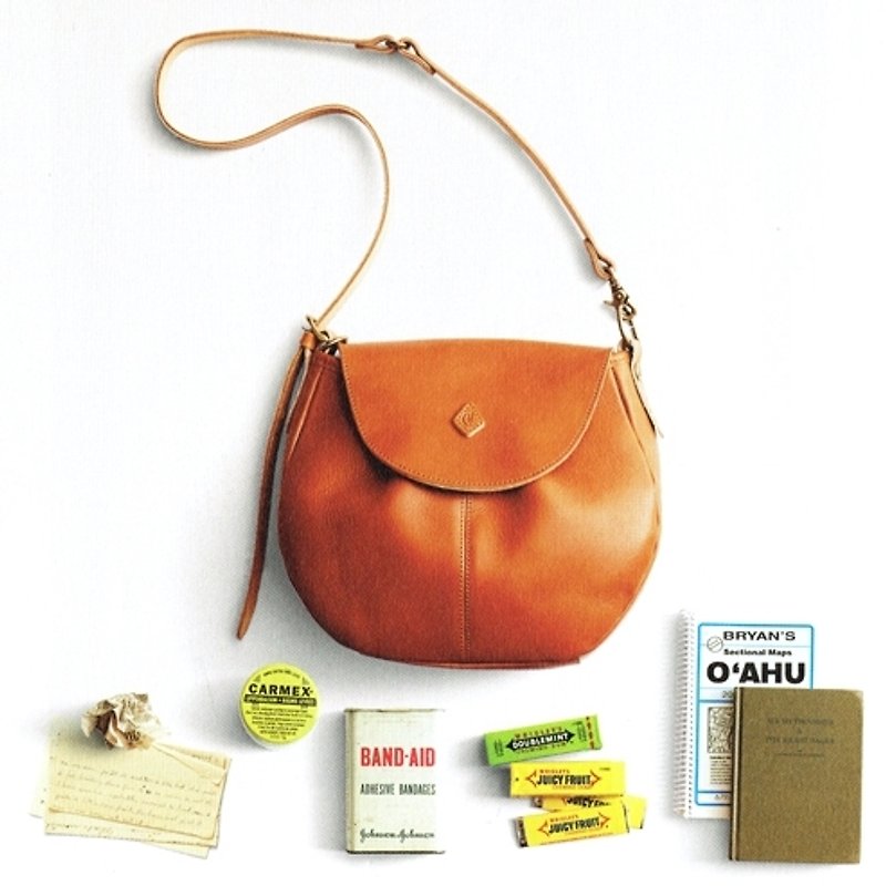 Japanese retro magnetic buckle shoulder bag made in Japan by CLEDRAN - กระเป๋าแมสเซนเจอร์ - หนังแท้ สีนำ้ตาล