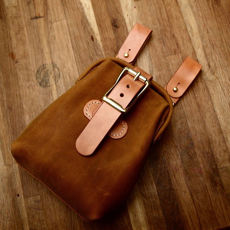 Cans of pure hand-made handmade leather satchel mouth rumped issue yellow brown leather crazy horse - กระเป๋าแมสเซนเจอร์ - หนังแท้ สีนำ้ตาล
