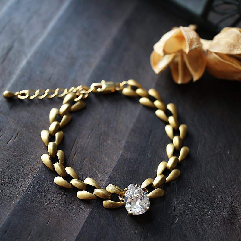 EF retro palace series NO.26 white teardrop Zircon romantic brass bracelet - Bracelets - Gemstone Gold