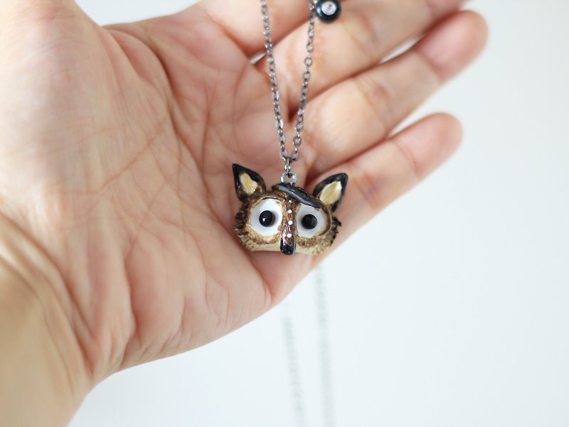 Black Wolf Necklace - Handmade necklace, Animal necklace, Polymer Clay pendant - สร้อยคอ - วัสดุอื่นๆ สีดำ