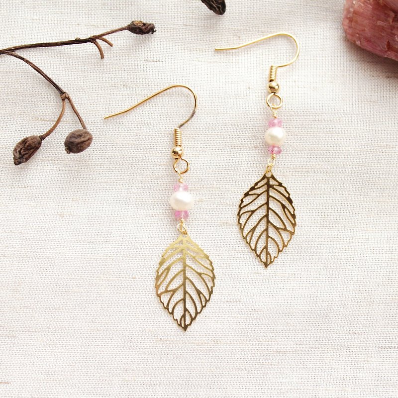【OCTOBER 10-birthstone-Pink Tourmaline 】 leaves hanging earrings (Customizable clip-on) - ต่างหู - เครื่องเพชรพลอย สึชมพู