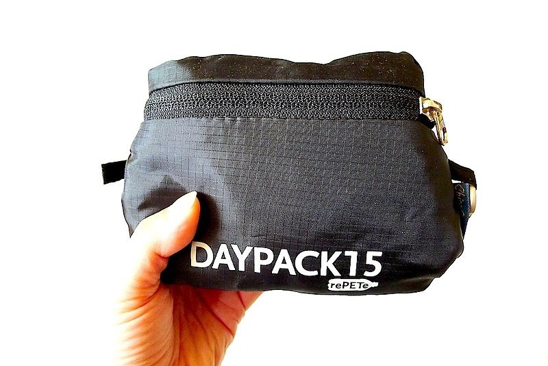 | •R• | Chico Bag Daypack | 美國環保甦活後背包(絕黑) - 水桶包/束口袋 - 環保材質 