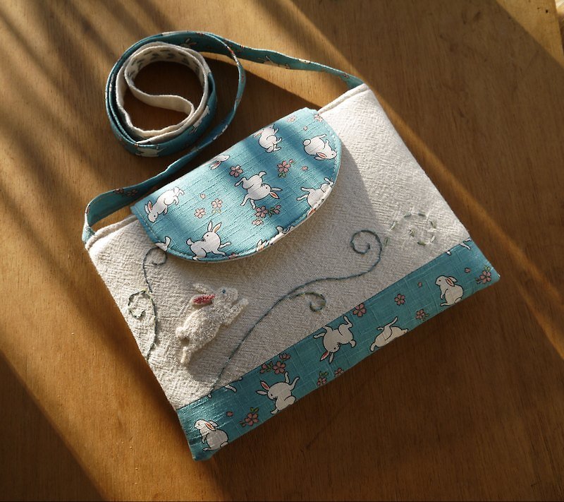 Rabbit embroidery for Tablet PC - กระเป๋าแล็ปท็อป - ผ้าฝ้าย/ผ้าลินิน สีน้ำเงิน