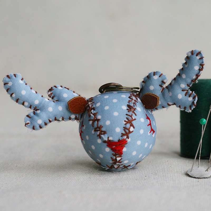 [Fabric Perfection] Little Elk Hand-stitched Charm/Key Ring_Blueberry Yogurt_Smile Eye - ที่ห้อยกุญแจ - วัสดุอื่นๆ สีน้ำเงิน