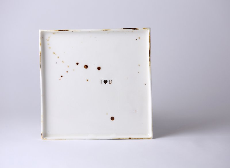 วัสดุอื่นๆ จานเล็ก ขาว - Freely hand-made love square porcelain plate [L]