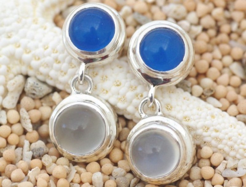 Blue Agate and Moonstone earrings - ต่างหู - เครื่องเพชรพลอย สีน้ำเงิน